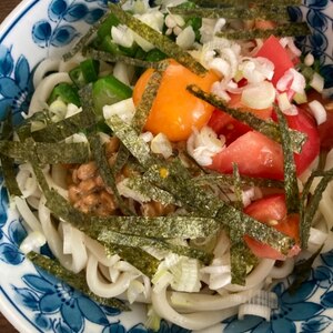 オクラ納豆乗せ♡サラダうどん